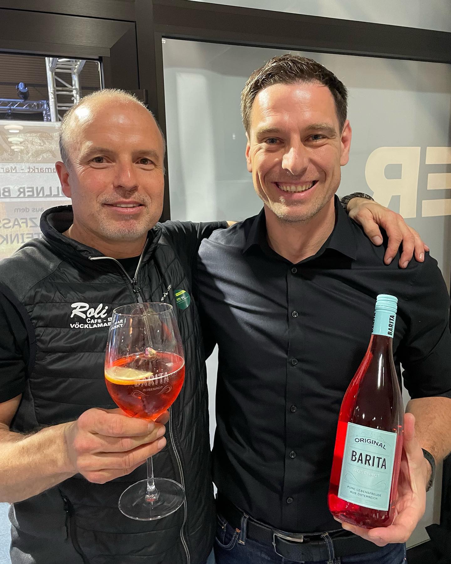 Messe Vöcklamarkt BARITArisiert ✅
#barita_romantiker #vöcklamarkt #wein #kolkmann #baritaspritz #bezauberndegini #spritzer #lustig #loveyourlife